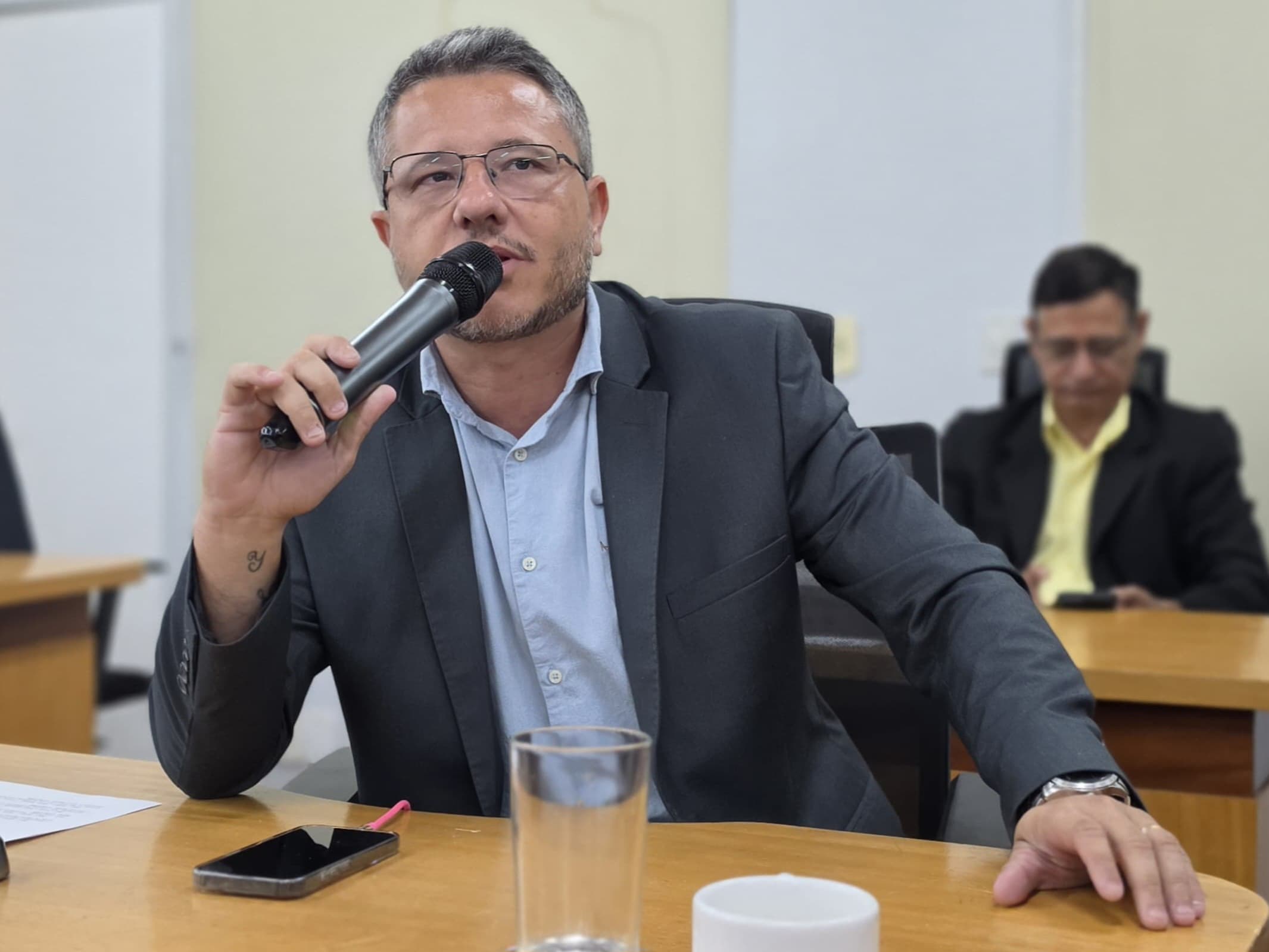 Cazarin solicita informações sobre atendimento de alunos com diabetes em Corumbá