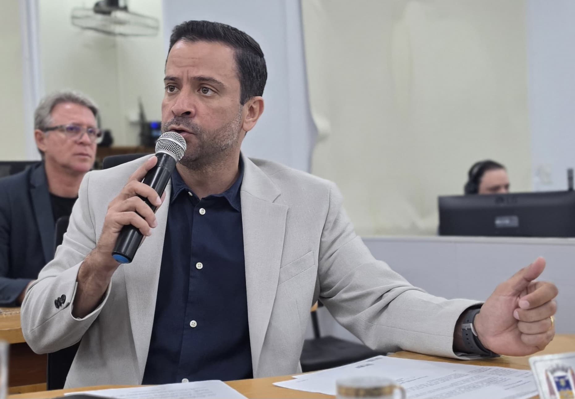 Elinho cobra informações sobre investimentos no setor energético de Corumbá