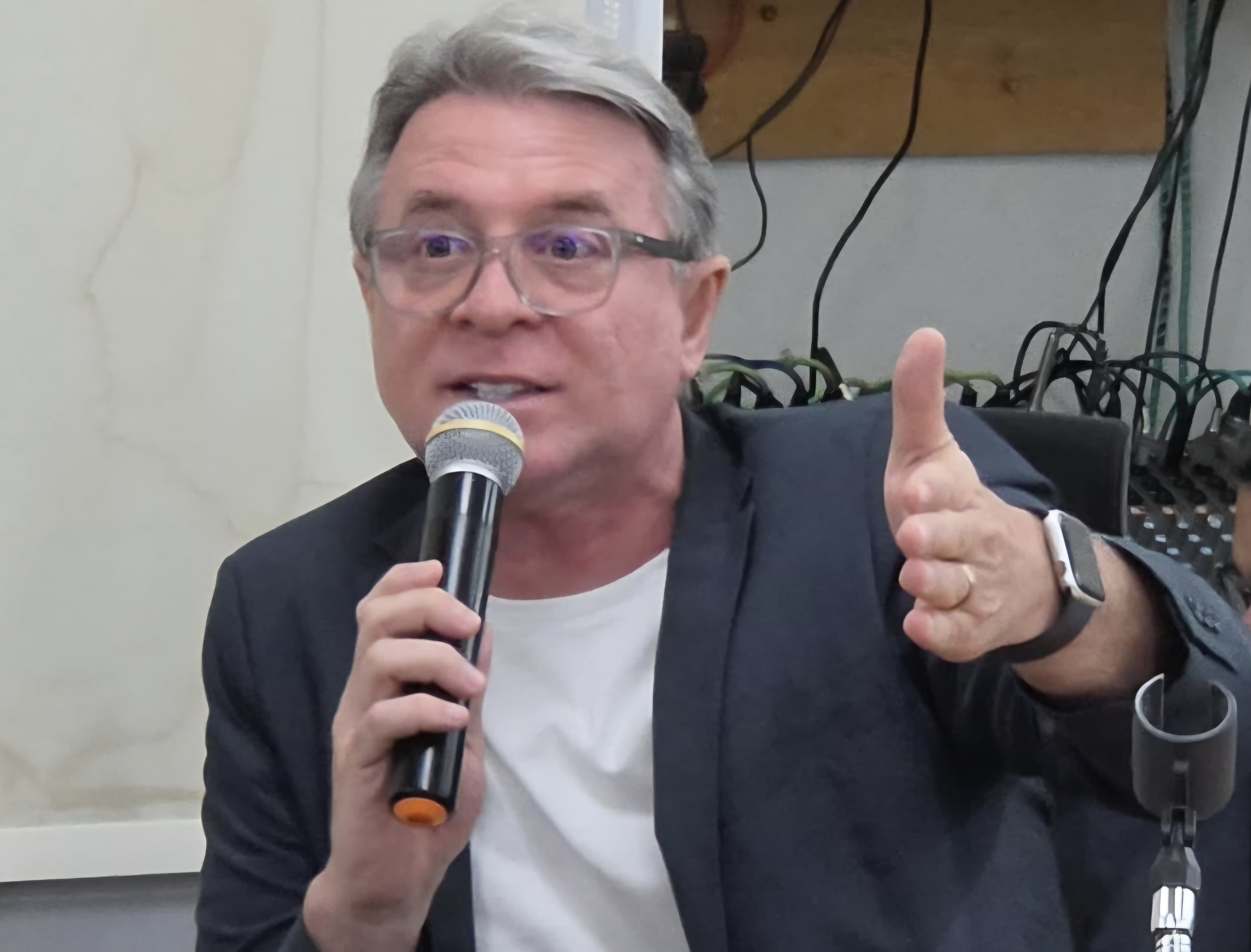 Samyr diz que é necessária manutenção constante no sistema de captação de água