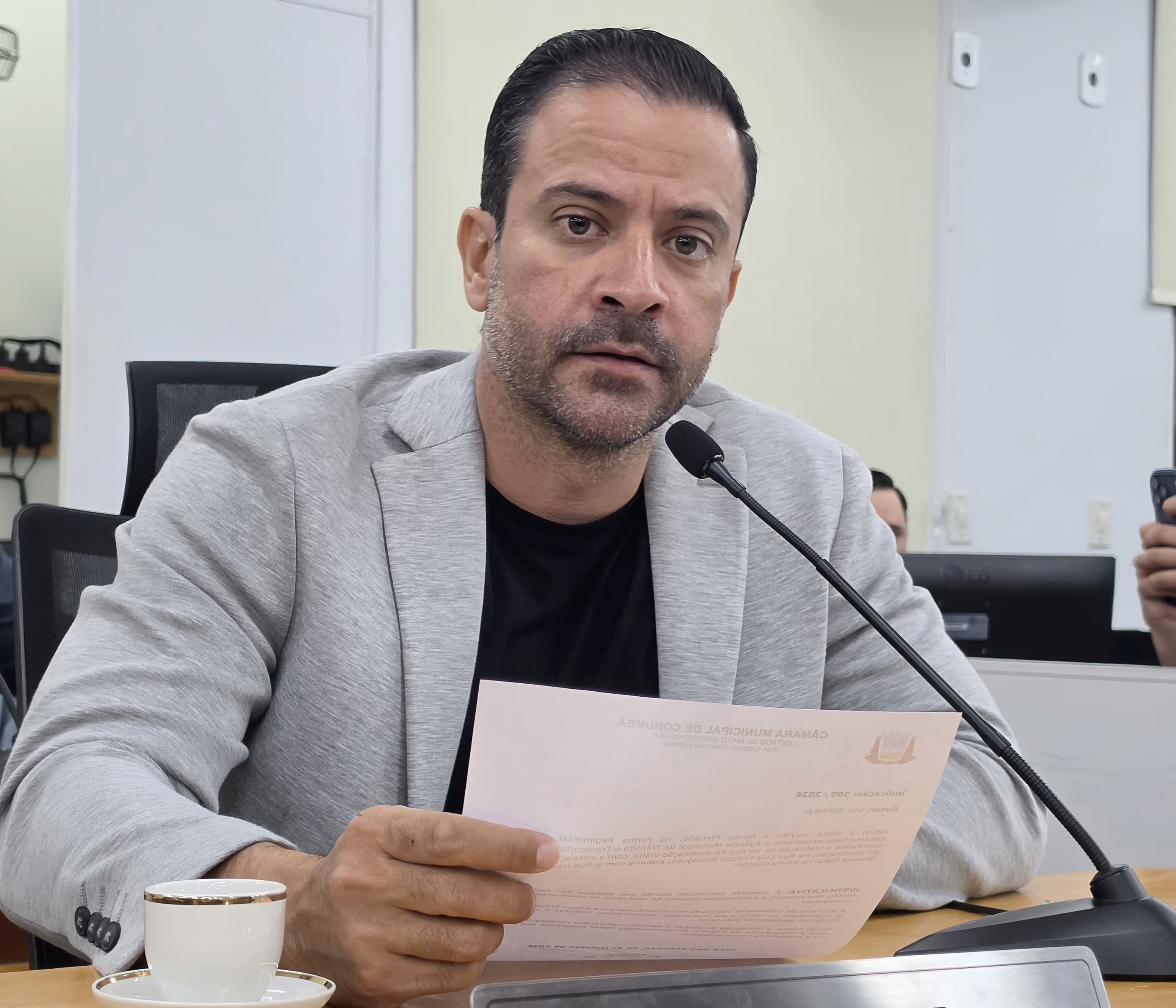 Elinho busca melhor sinalização viária em trecho do Bairro Guatós