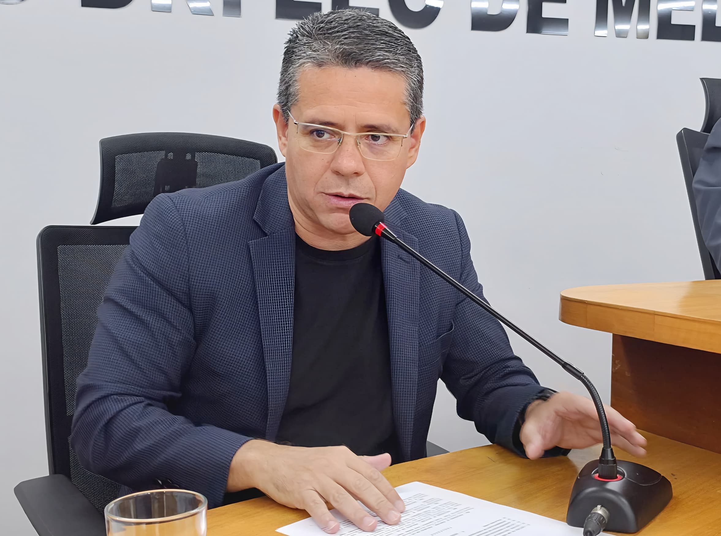Alexandre cobra informações sobre suspensão de cirurgias odontológicas para crianças