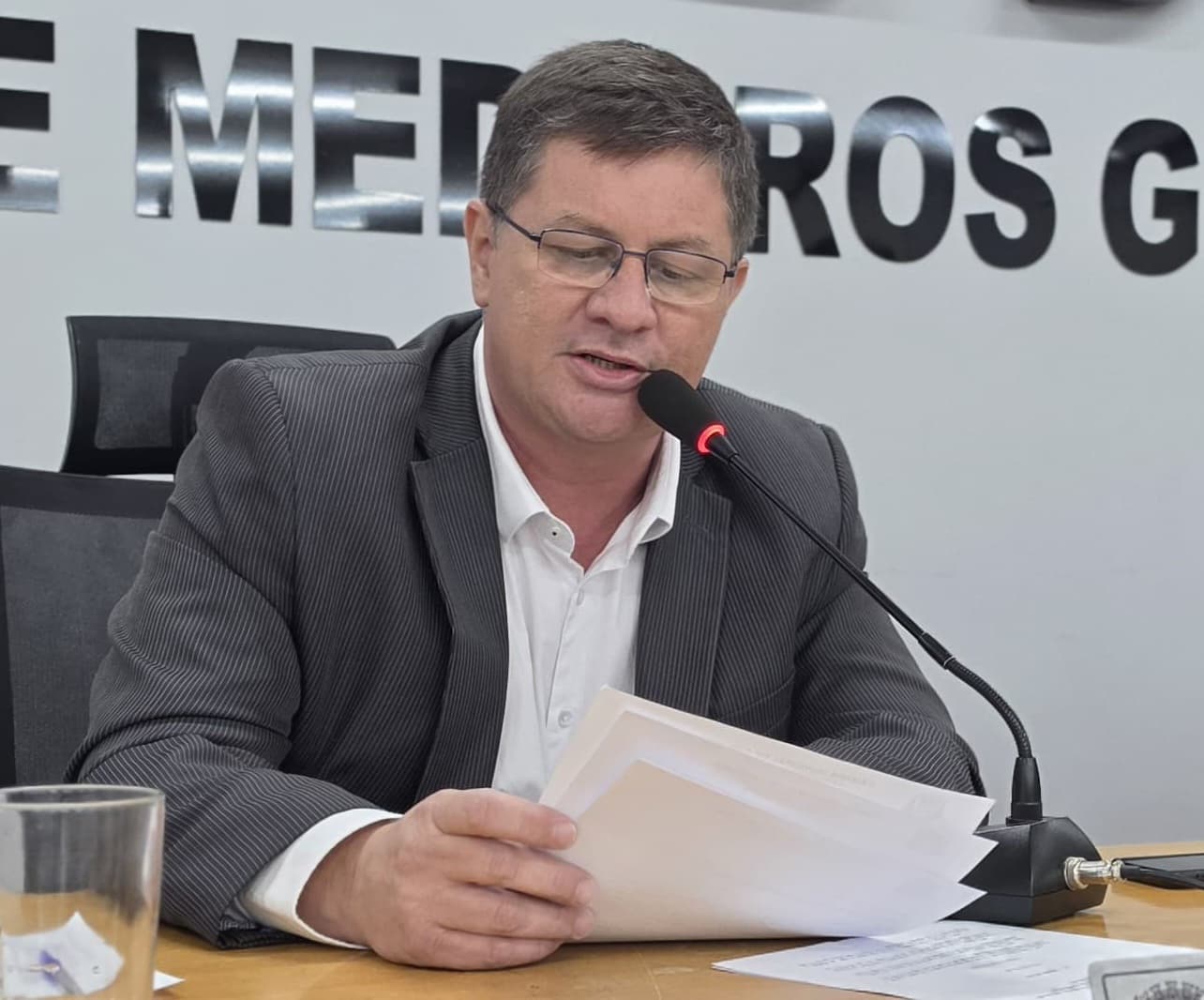 Bira busca informações sobre revitalização da Alameda Vulcano, inclusive da quadra