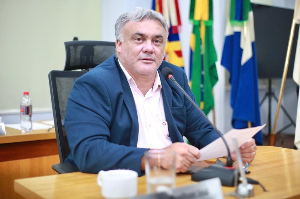 Vereador busca informações sobre início das obras da praça do Previsul