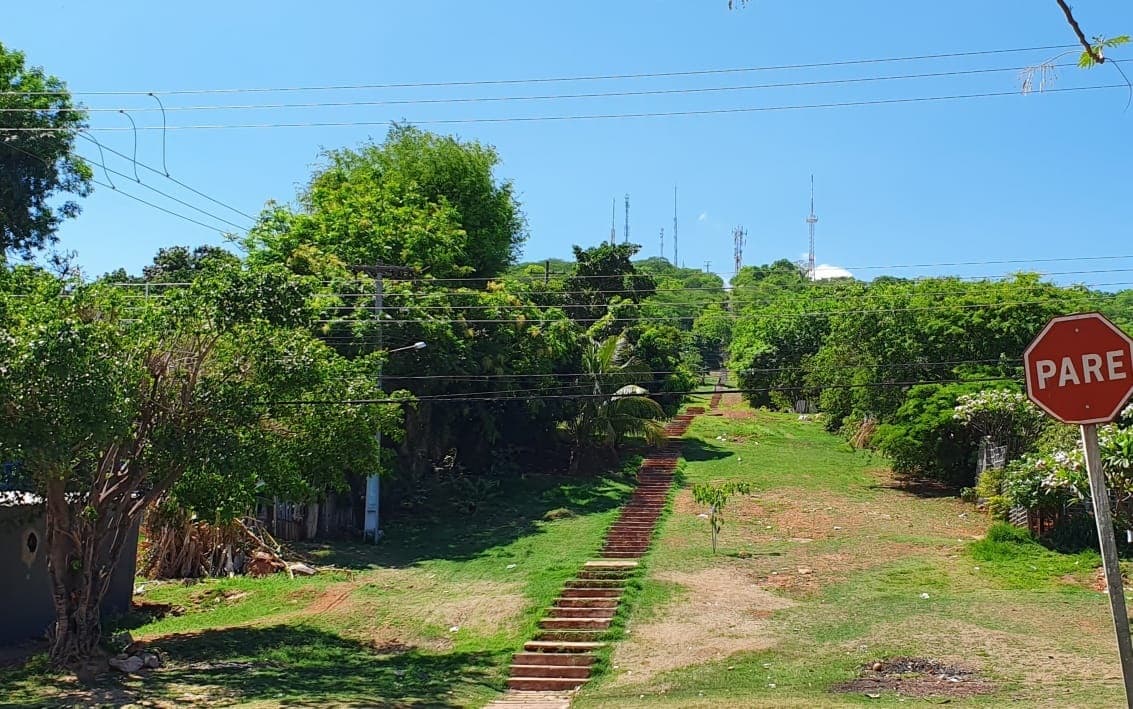 Vereador pede instalação de equipamento de segurança em escadaria no Cristo Rei