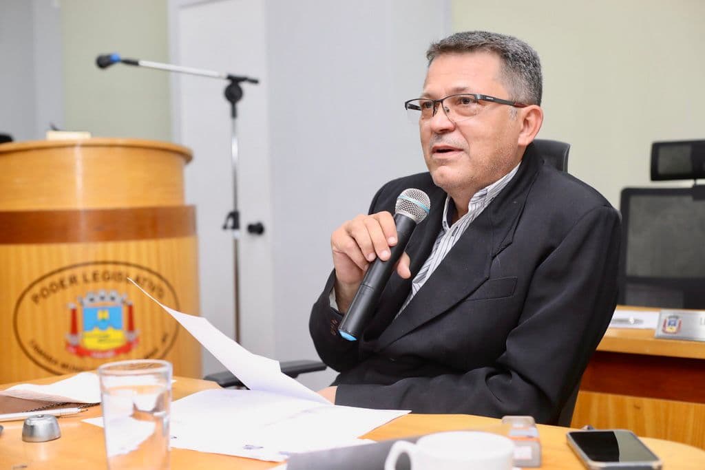 Vereador cobra providências urgentes sobre compra e recuperação de ambulâncias