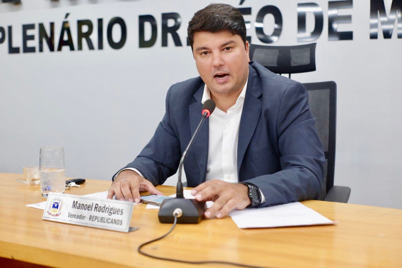 Vereador pede melhoria na sinalização de trânsito em rotatória no centro