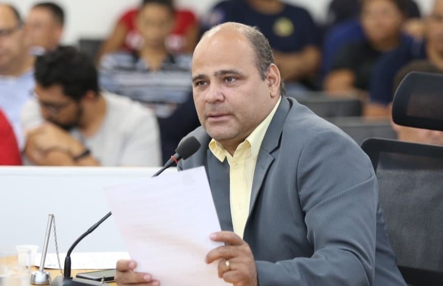 Vereador solicita lajotamento de vias em bairros da parte alta da cidade