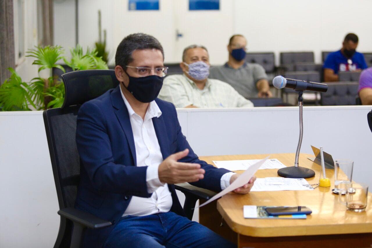 Vereador pede imunização de trabalhadores da limpeza de resíduos em fossas e esgoto da cidade
