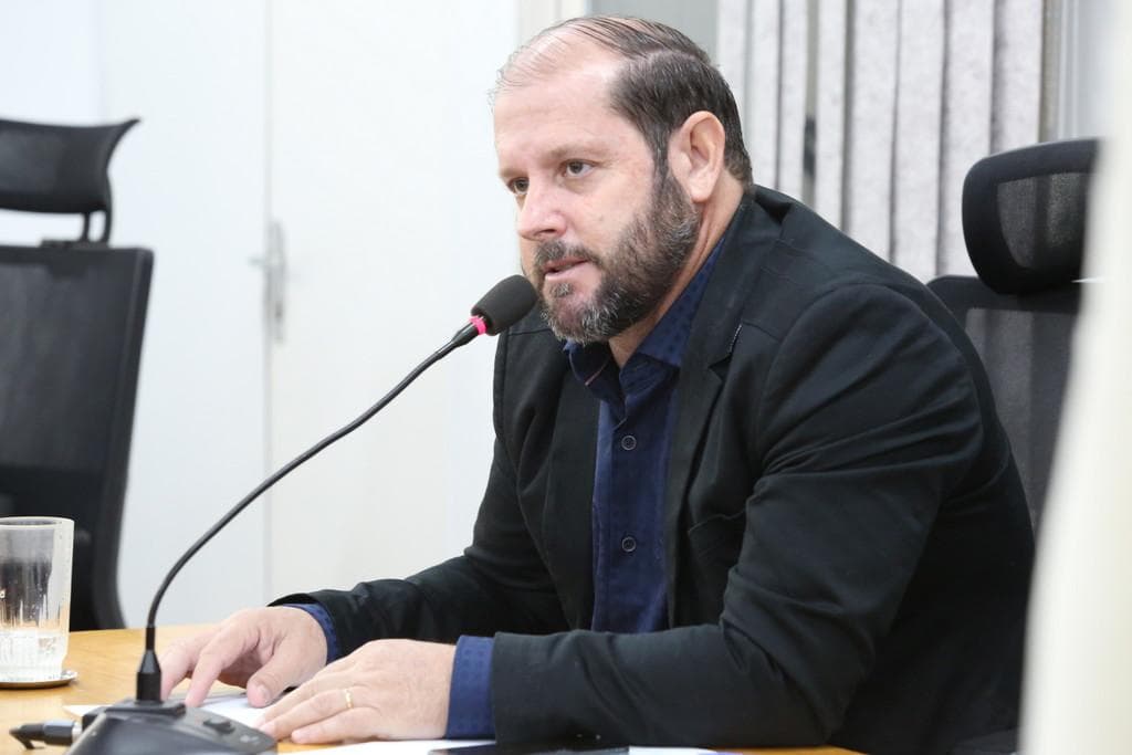 Vereador reivindica recuperação de pavimento para melhorar as condições de tráfego