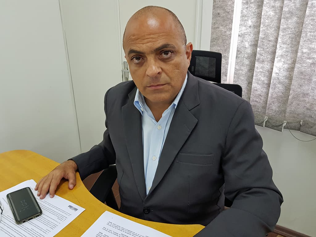 Vereador solicita recuperação de pavimento de via no Universitário