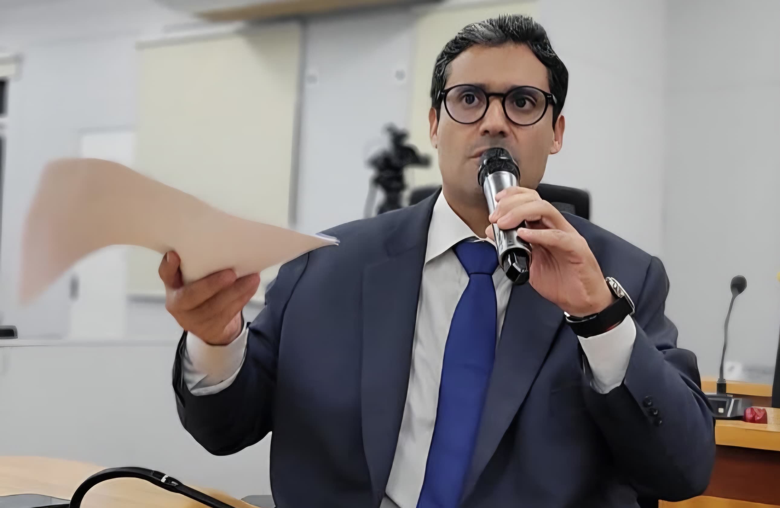 Chicão busca informações sobre revisão anual dos vencimentos dos servidores municipais