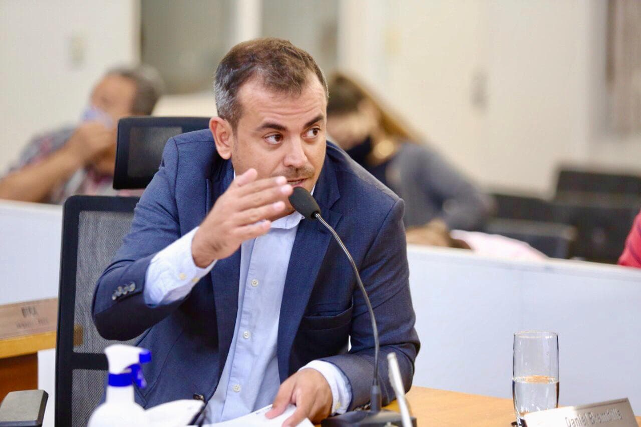 Vereador pede prioridade na recuperação de vias de feiras livres