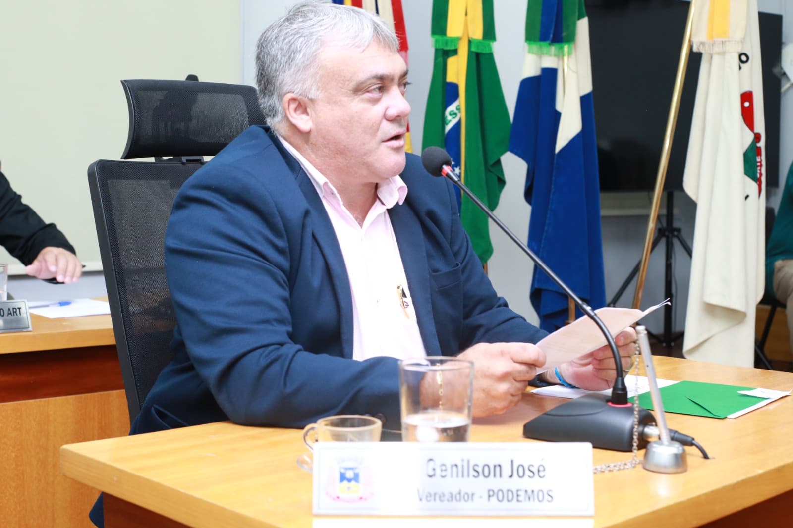 Na Câmara, vereador reivindica recuperação de rua no Vitória Régia