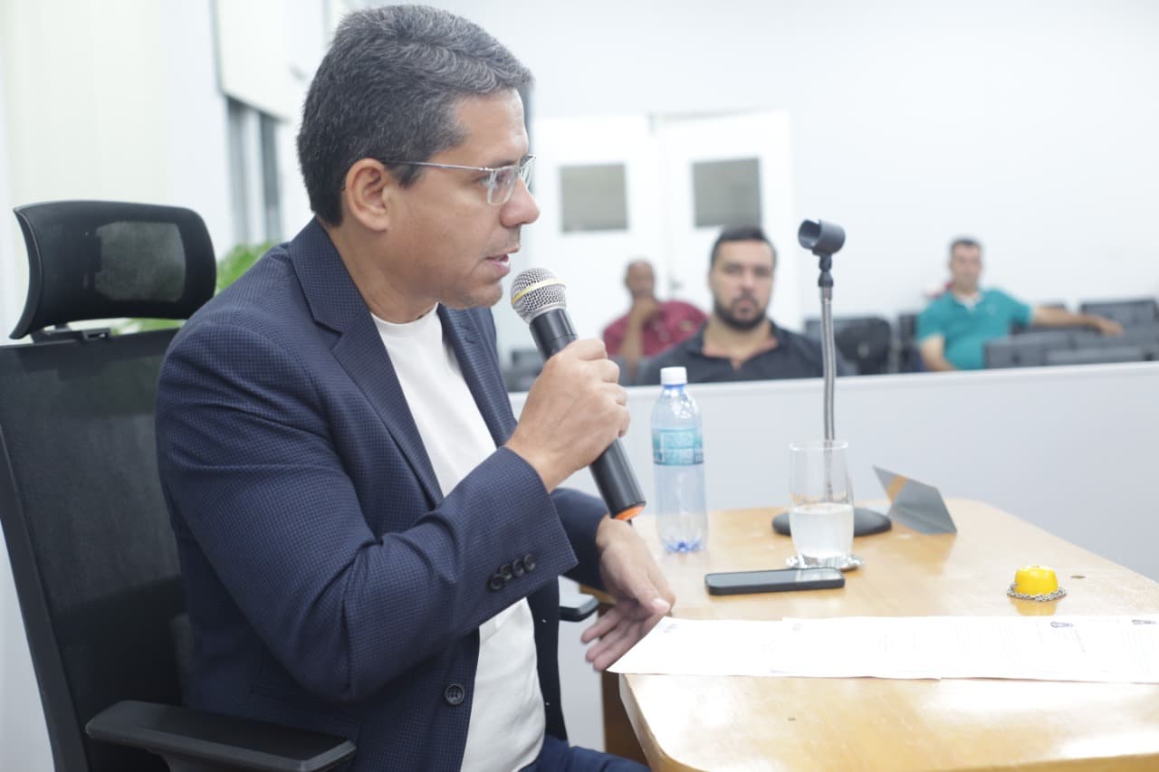 Vereador pede informações sobre obras de infraestrutura em bairros da cidade