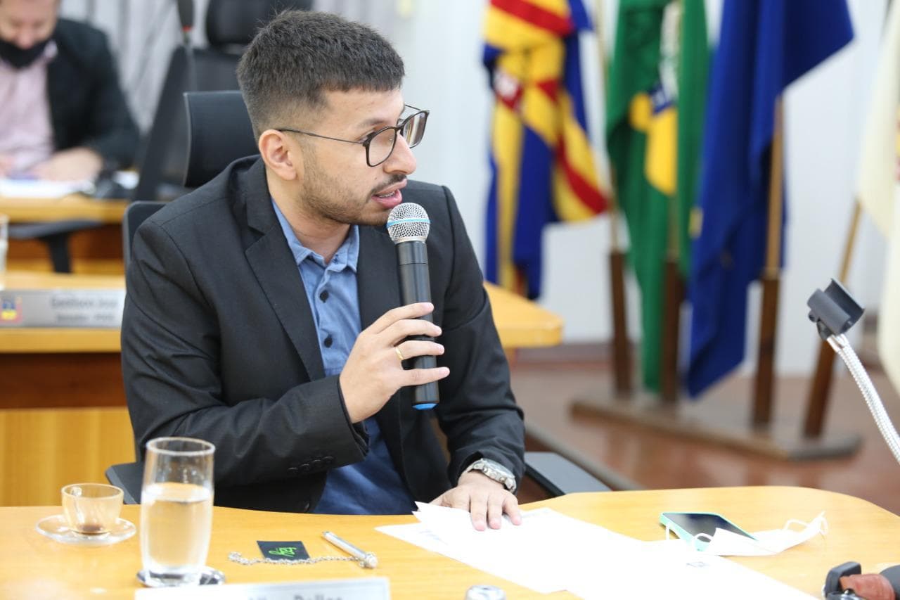 Na Câmara, vereador pede drenagem e lajotamento de alamedas no Cravo Vermelho