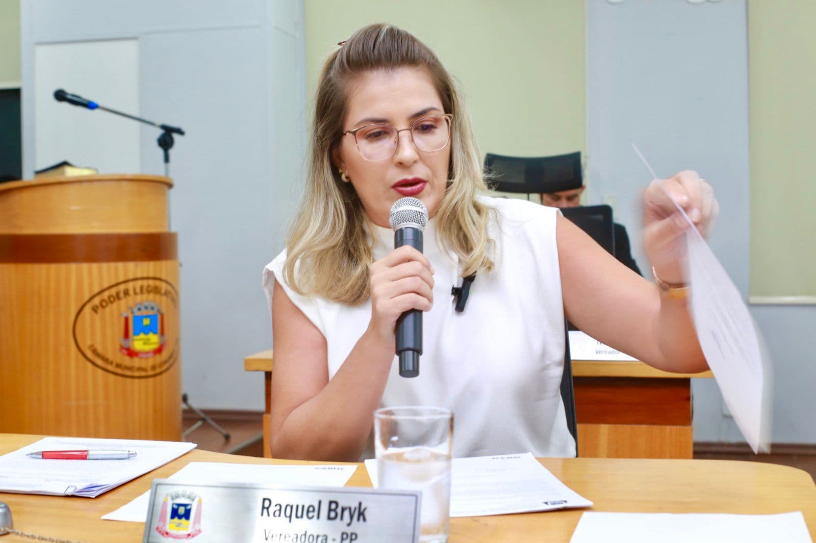 Por um trânsito mais seguro, vereadora cobra recapeamento da Rua Cabral