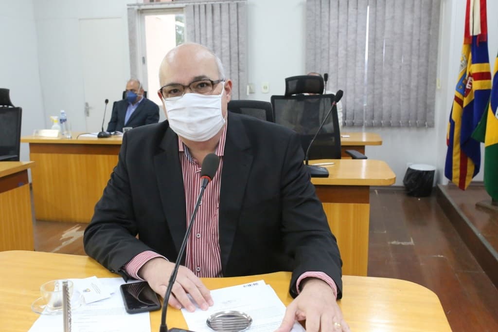 Na Câmara, vereador pede à Prefeitura, limpeza de trecho da orla ferroviária