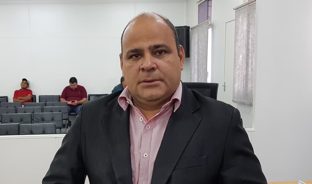 Vereador pede lajotamento e rotatória para atender moradores do Primavera