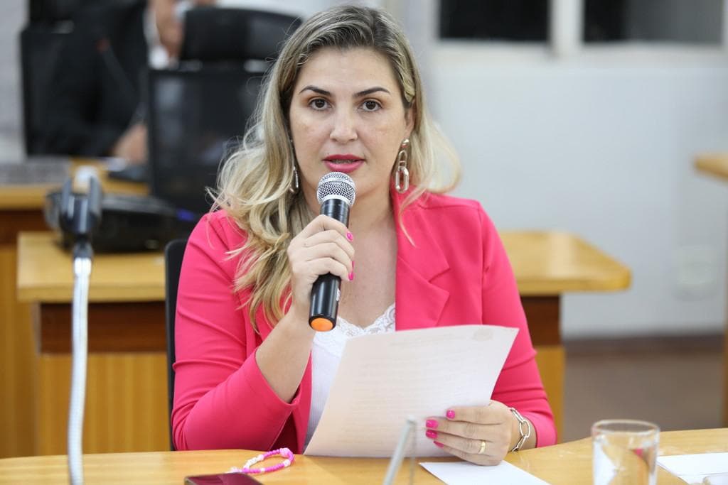 Vereadora solicita informações sobre as obras do Centro de Saúde da Mulher
