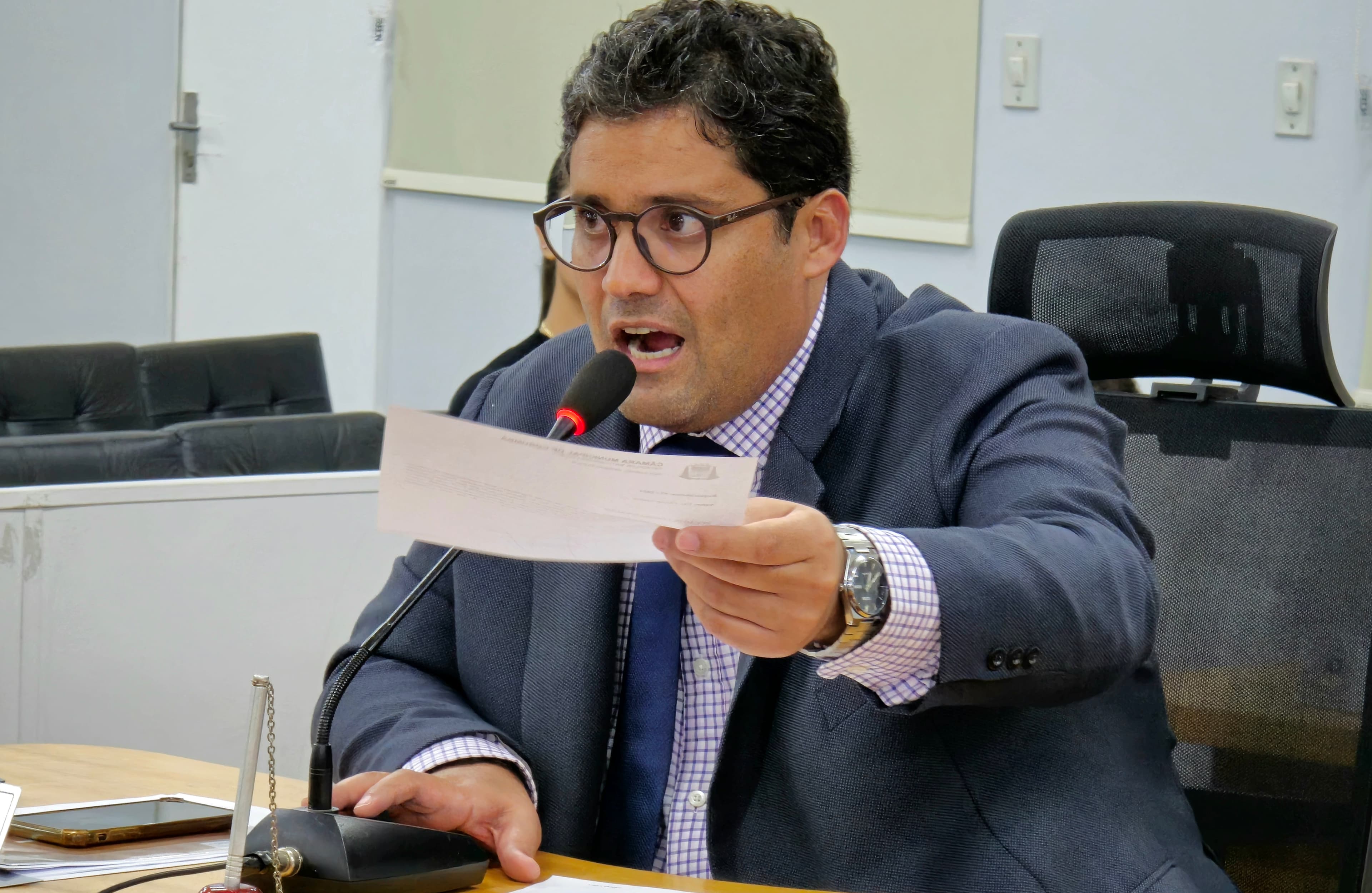 Vereador pede remoção de servidora que é pré-candidata em Corumbá