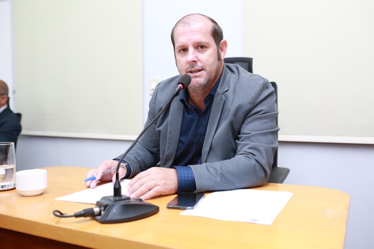 Vereador reivindica redutor de velocidade para maior segurança de trânsito no Bairro Aeroporto
