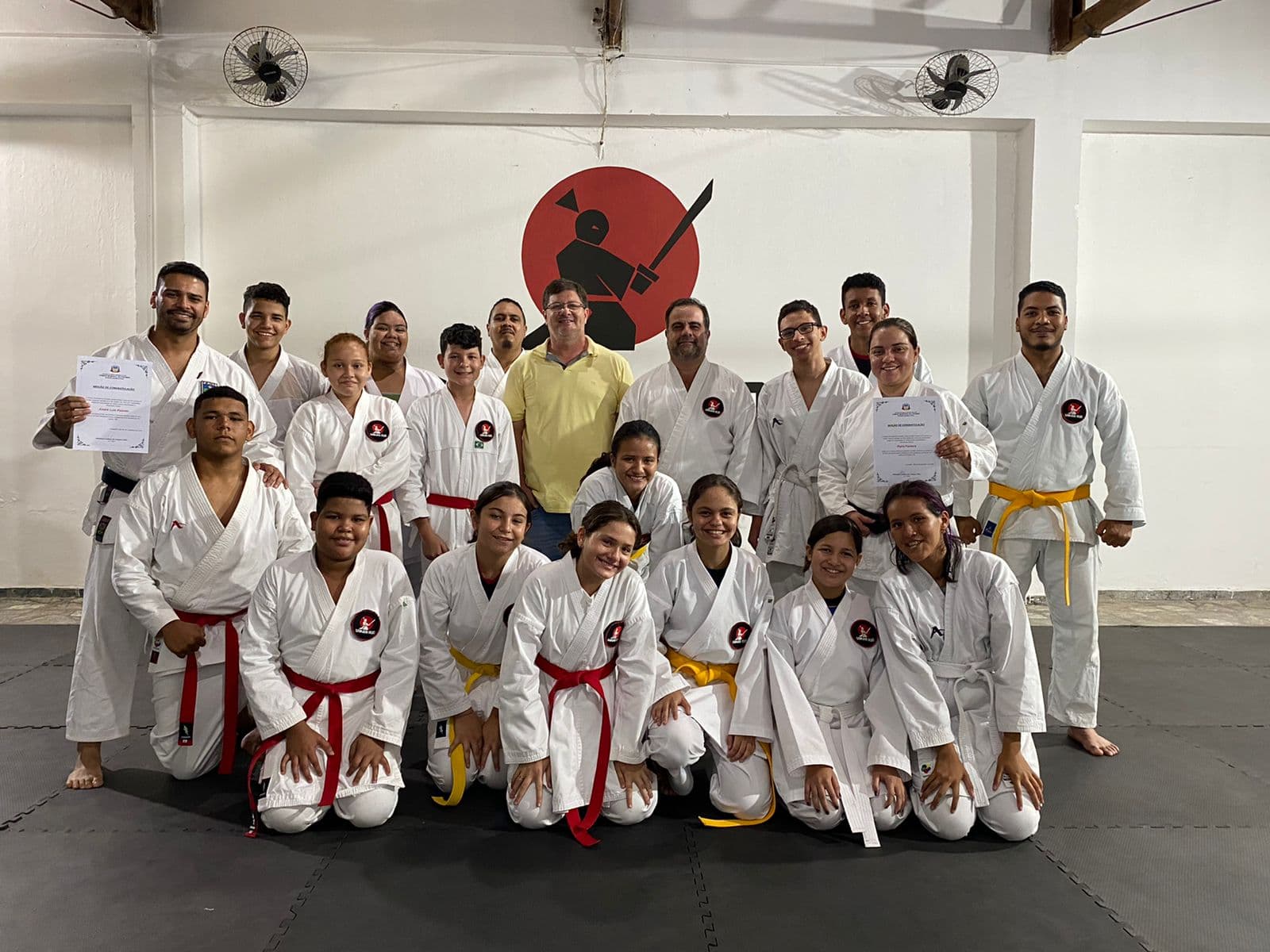 Vereador homenageia karatecas do Samurai Dojô por conquistas em competição nacional