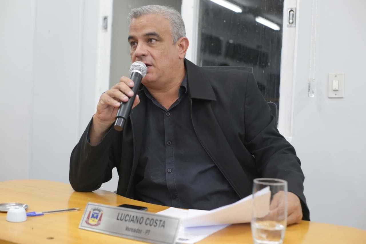 Vereador pede melhorias no sistema de iluminação pública de três bairros da cidade