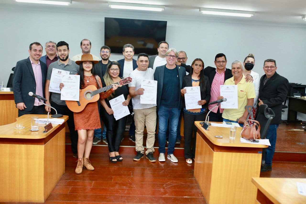 Câmara homenageia quem contribui para o desenvolvimento a cidade