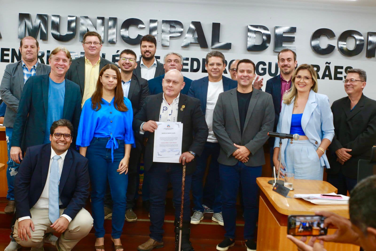 Câmara Municipal homenageia cônsul boliviano por atuação sobre questão de combustível