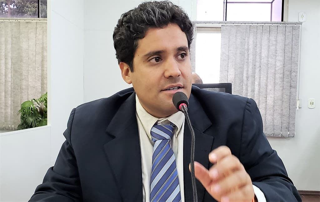 Vereador pede recuperação do telhado da Escola Delcídio do Amaral