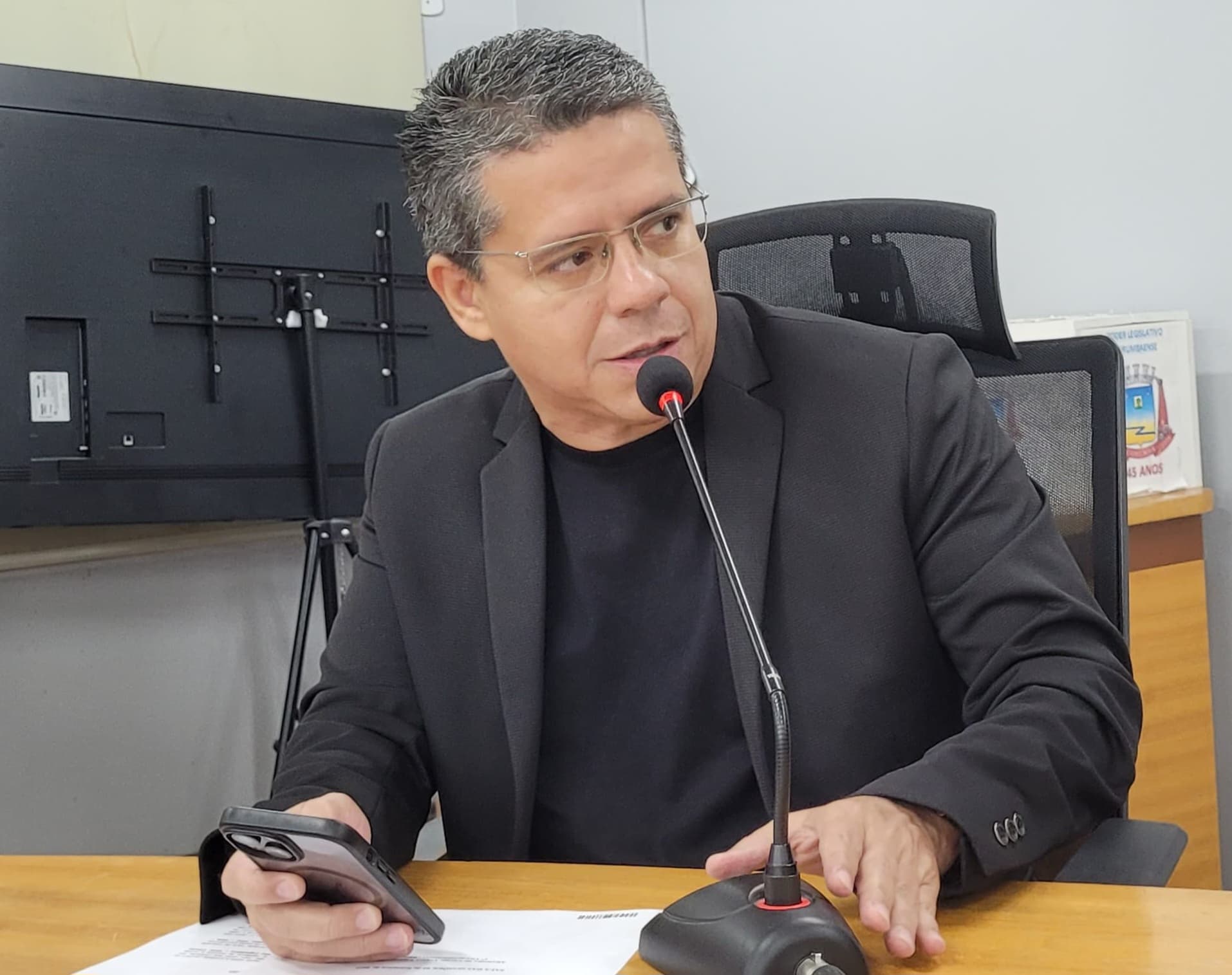 Alexandre pede melhorias para coibir excesso de velocidade na Avenida Santa Cruz