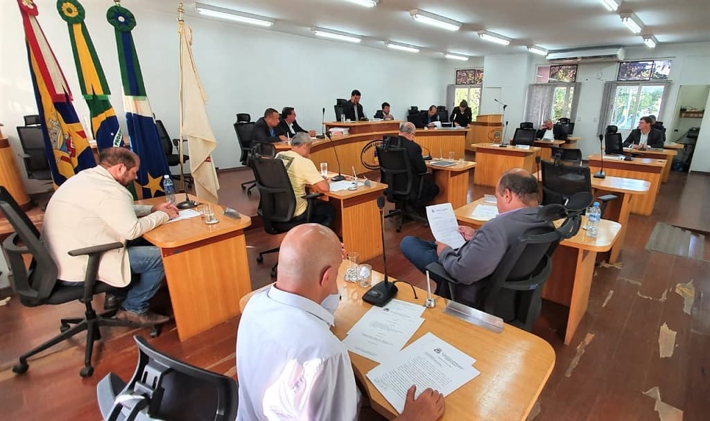 Vereadores aprovam por unanimidade projeto de promoção vertical de servidores