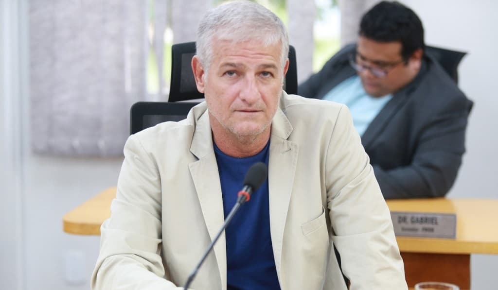 Vereador sugere estudos para substituição das lajotas por asfalto na Dom Aquino