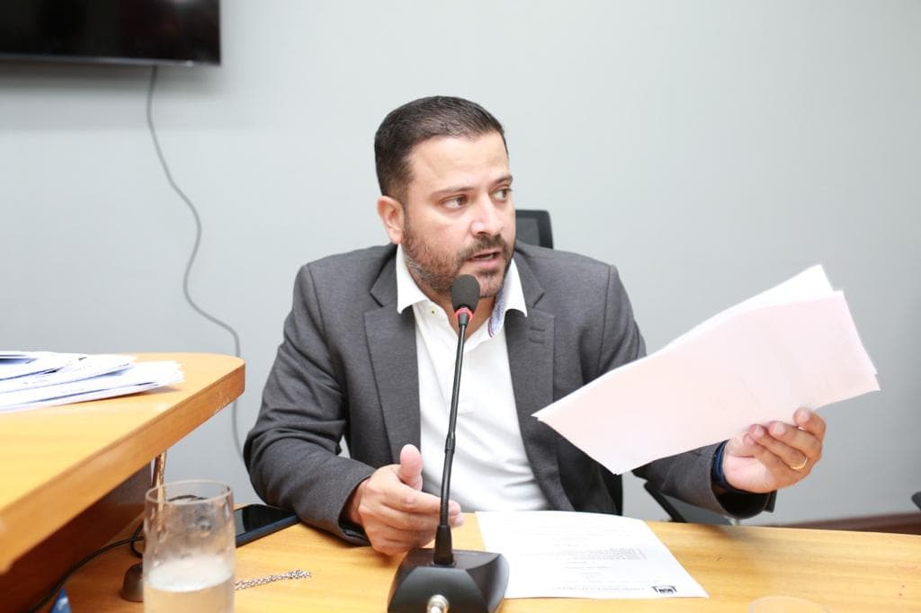 Vereador reivindica serviços de manutenção do sistema de iluminação pública da Dom Aquino