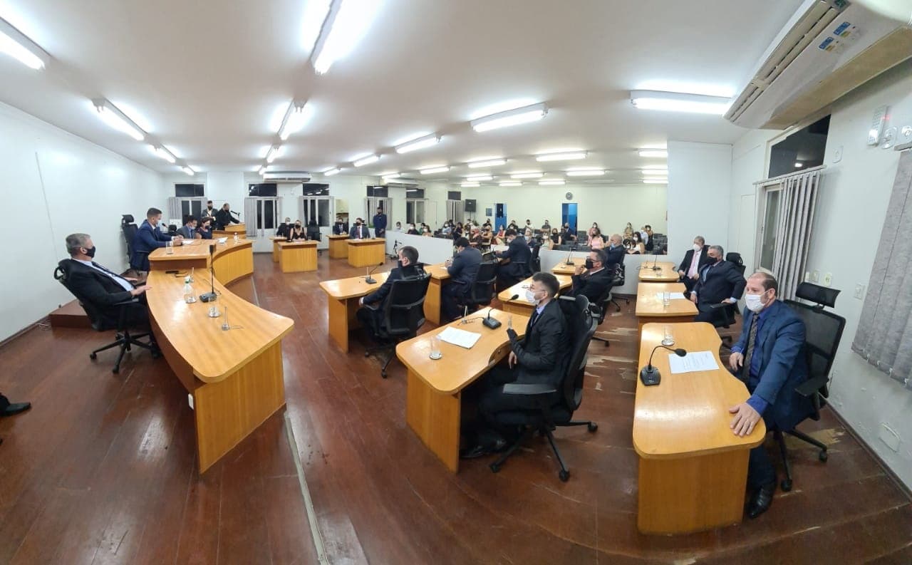 Solenidade na Câmara marca a posse de prefeito, vice e vereadores corumbaenses