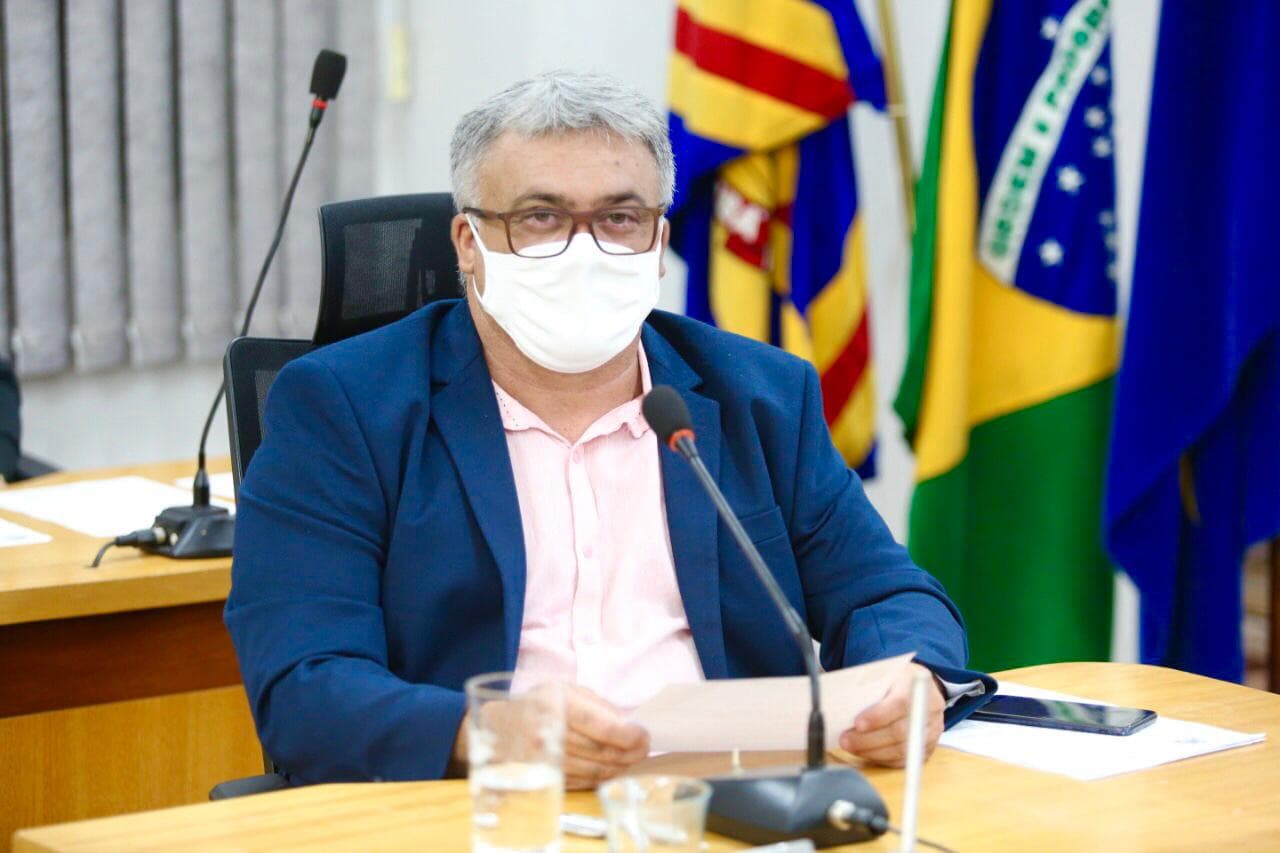 Vereador pede à Prefeitura, recuperação de pavimento no Bairro Popular Nova