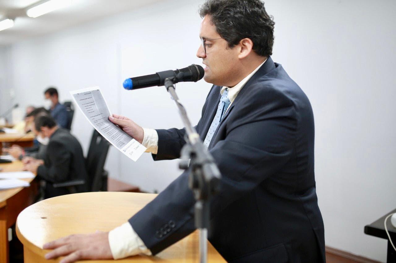 Vereador pede informações sobre atraso de pagamento a profissionais da Santa Casa