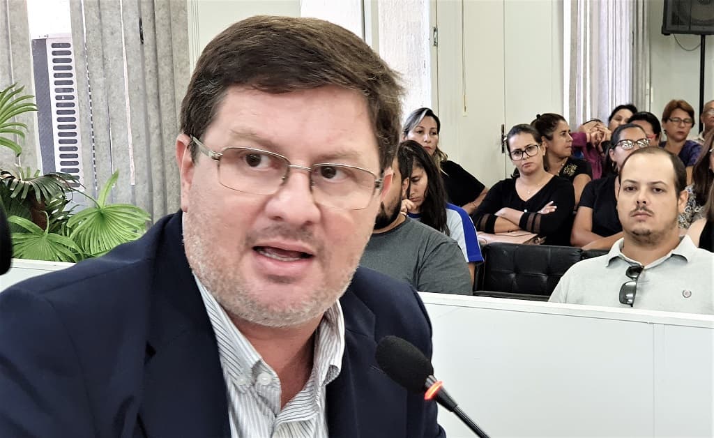 Vereador solicita equipamentos de segurança de trânsito próximos a escolas