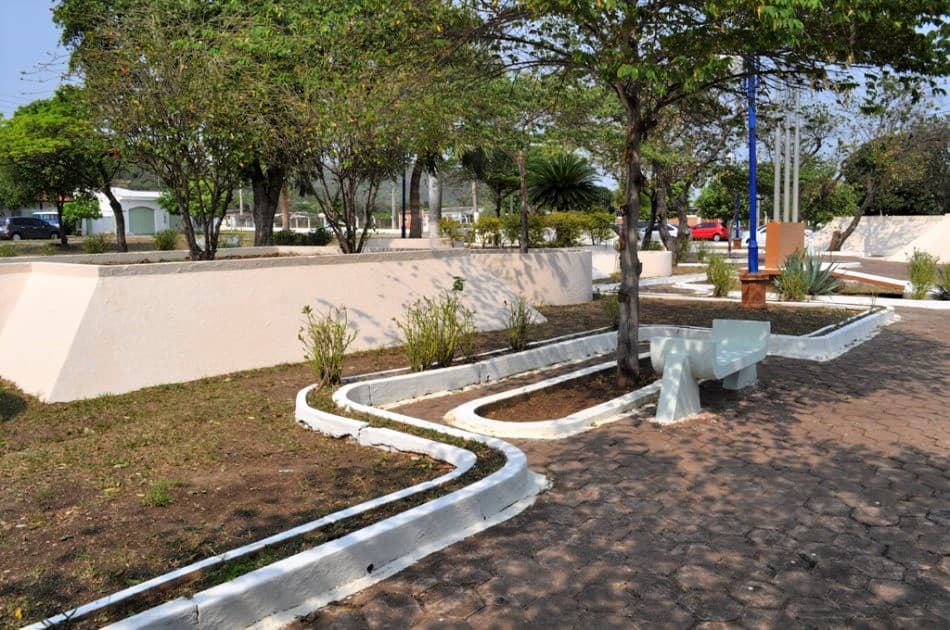 Vereador reivindica estrutura para melhorar praça e calçadão do Aeroporto