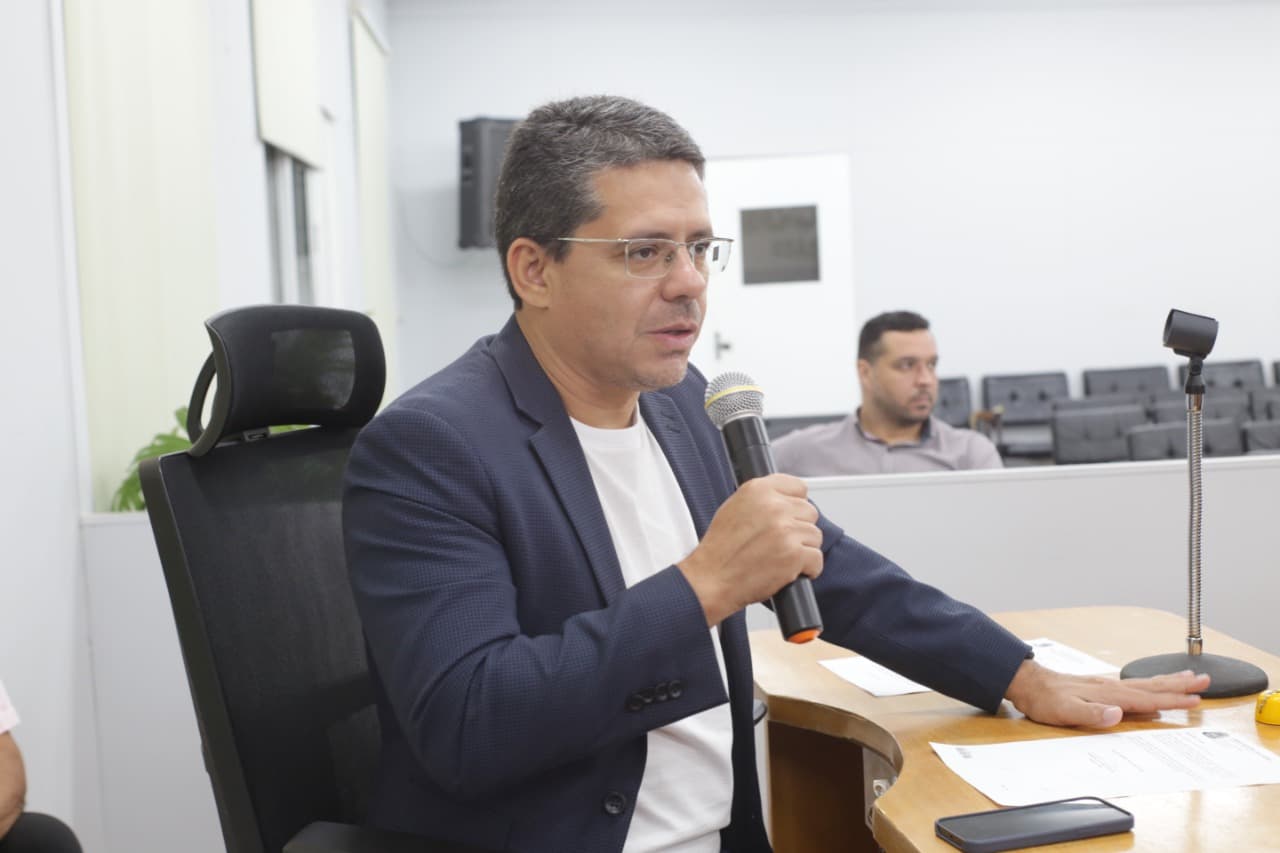 Vereador quer saber motivos da suspensão dos serviços de iluminação pública