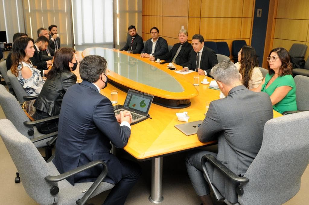 Na Anatel, direção da Oi anuncia investimentos para melhorar telefonia e internet em Corumbá