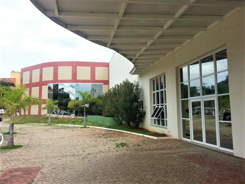 Vereador pede apoio de deputada para conclusão do anfiteatro do Centro de Convenções