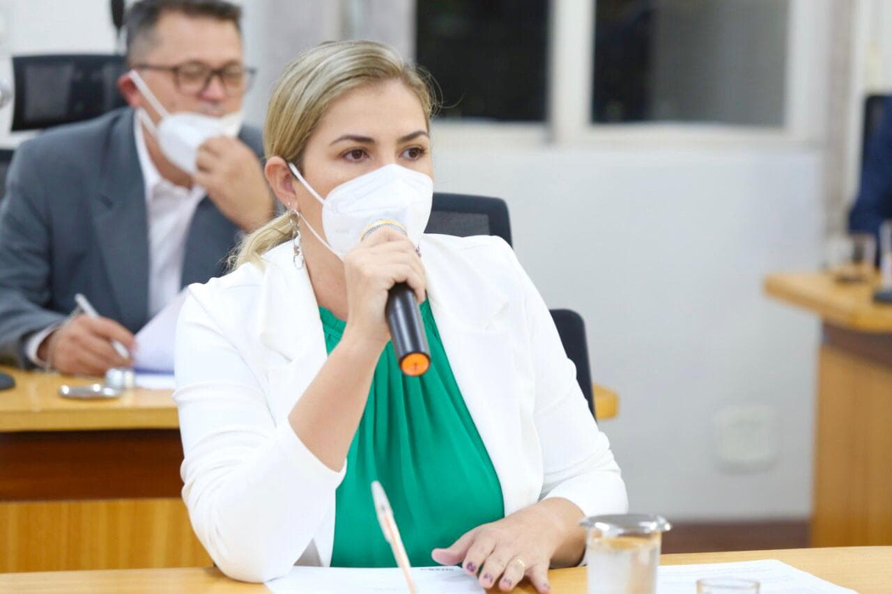 Vereadora pede imunização de profissionais da imprensa e advogados contra a Covid