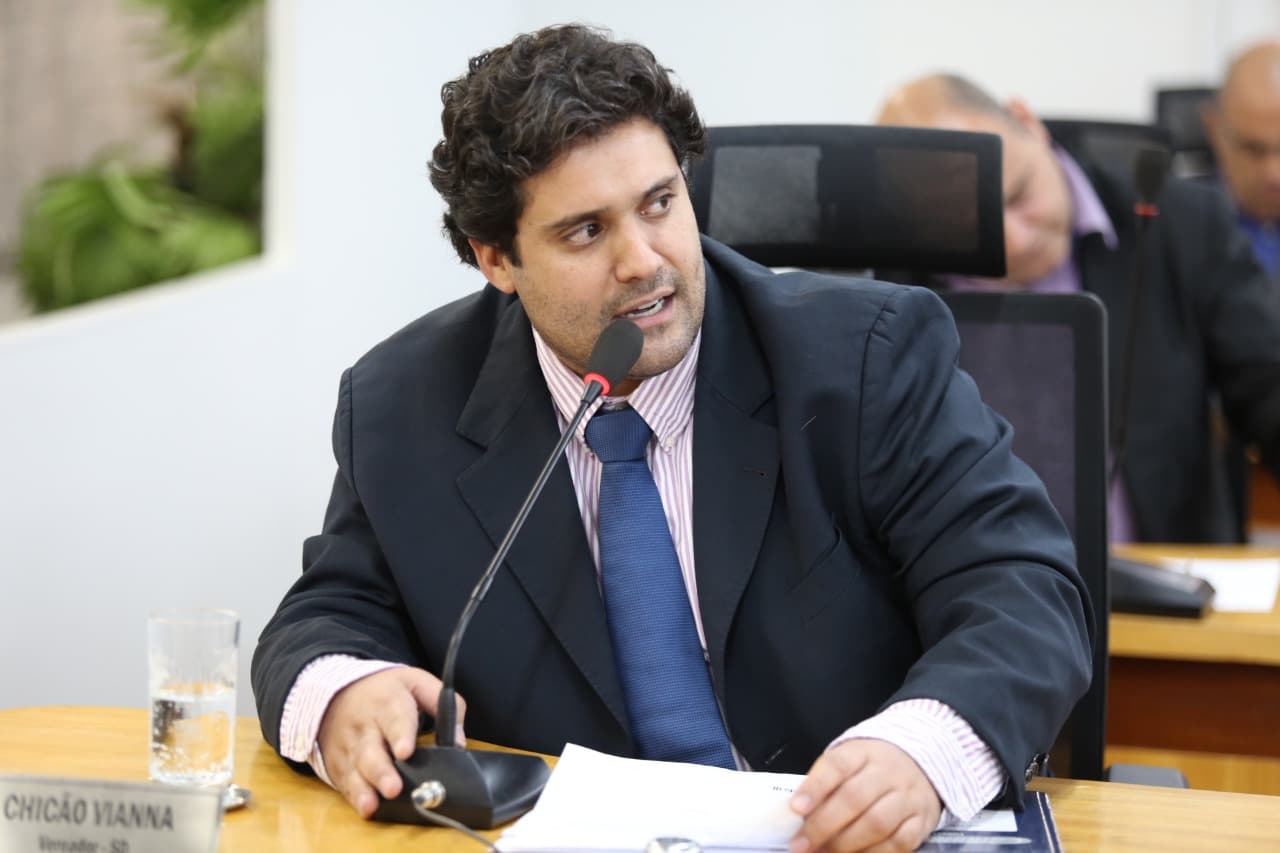 Vereador pede nivelamento de imóveis afetados por pavimentação de via pública