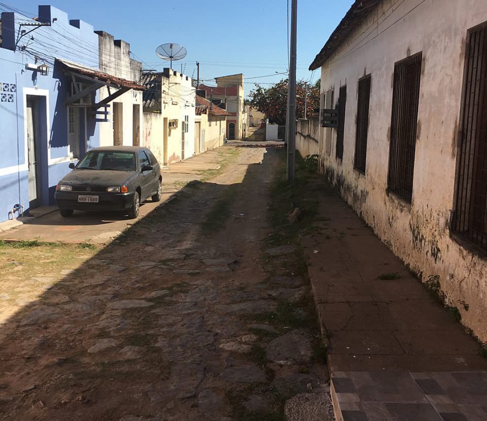 Vereador atende moradores que convivem com a falta de esgoto e coleta de lixo