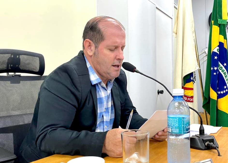 Vereador cobra recuperação de pavimento em rotatória no centro da cidade