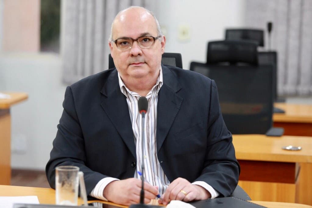 Vereador reivindica obras de infraestrutura em vias urbanas da cidade