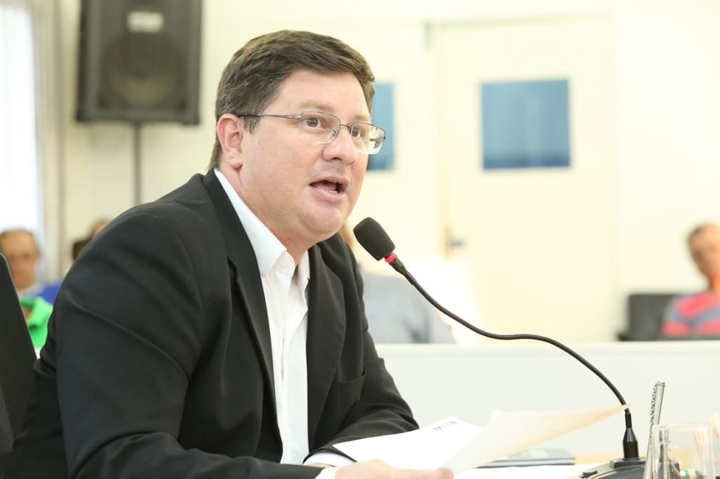 Vereador pede recapeamento de trecho da Rua Geraldino Martins de Barros