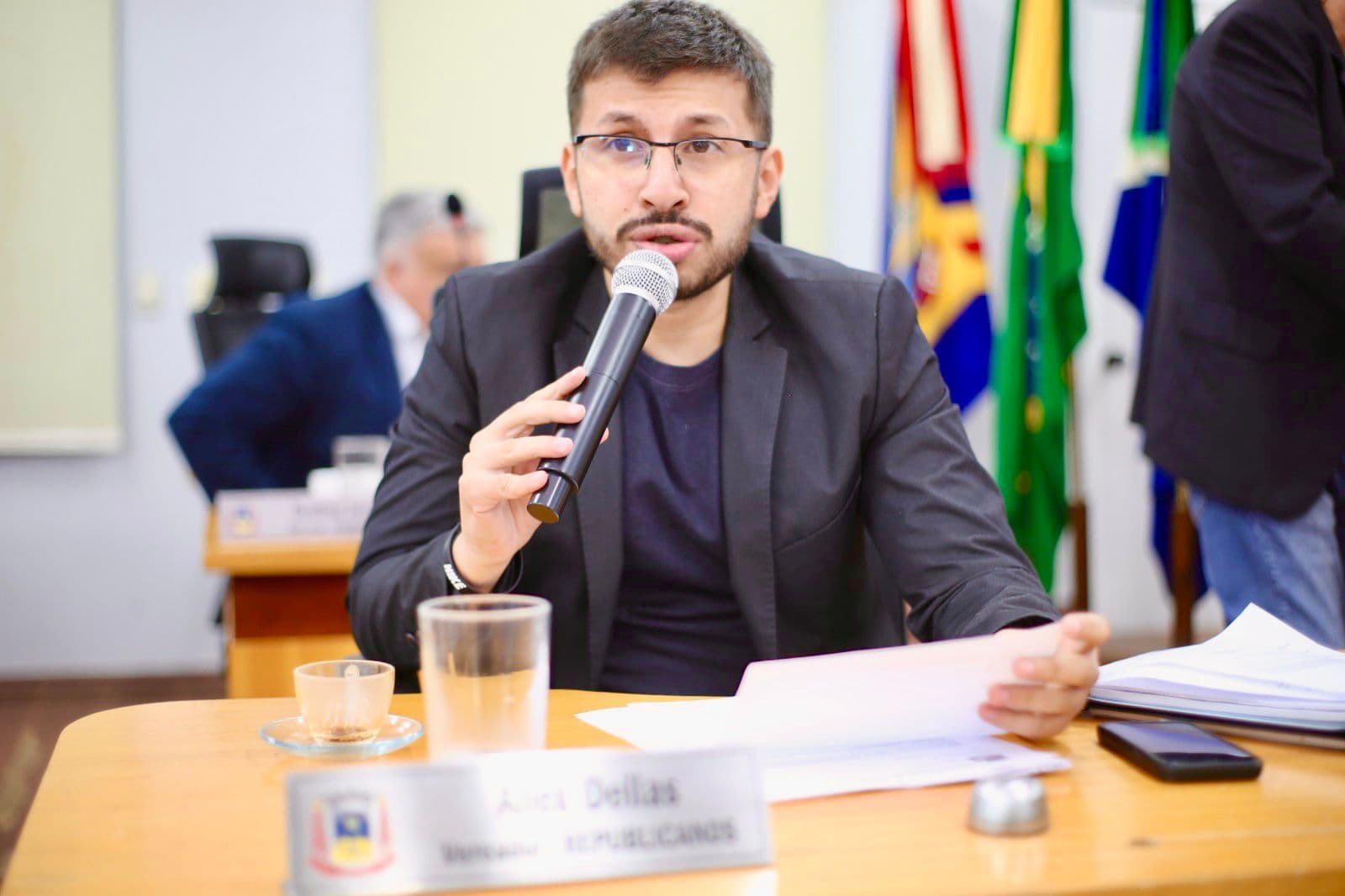 Vereador pede informações sobre programa de revitalização das praças