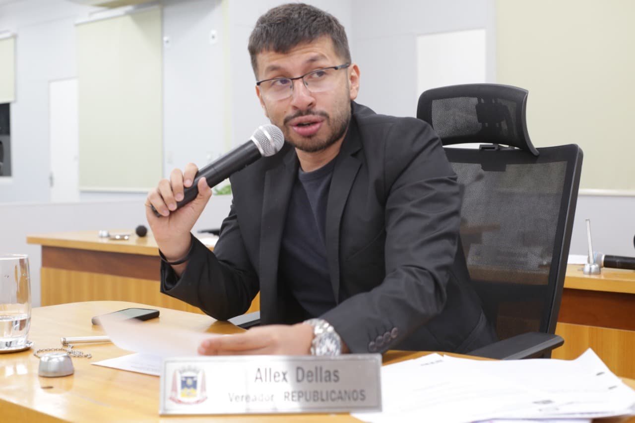 Vereador busca informações sobre o plano municipal para reformas de praças públicas